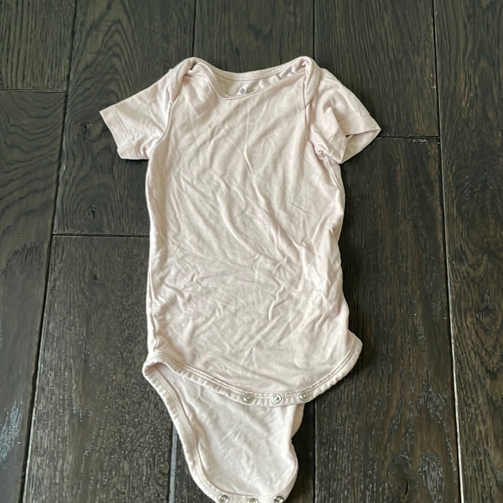 Kyte baby blush onesie - EUC - 6-12 months